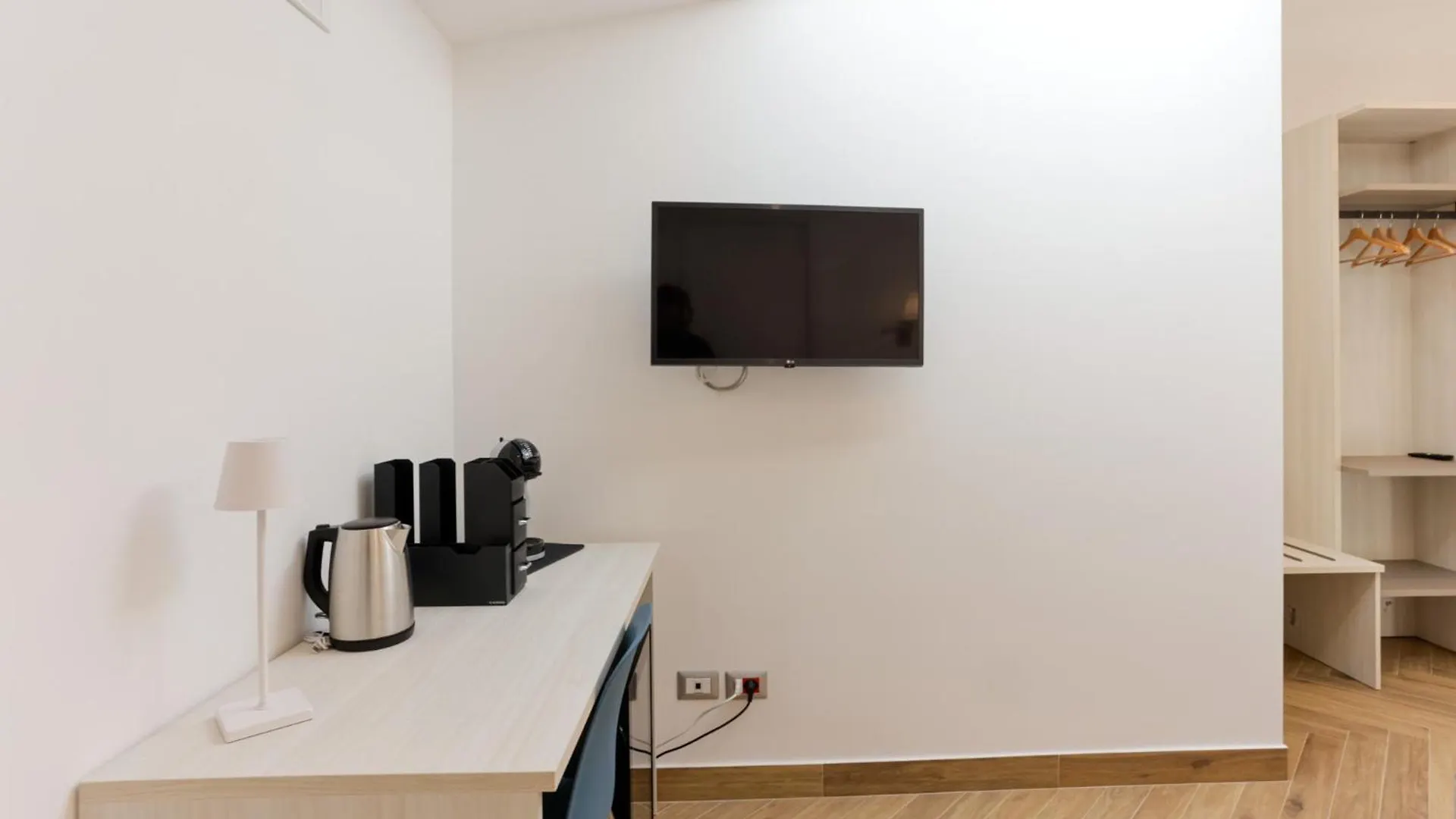 Pessina 90 Rooms Naples Apartment