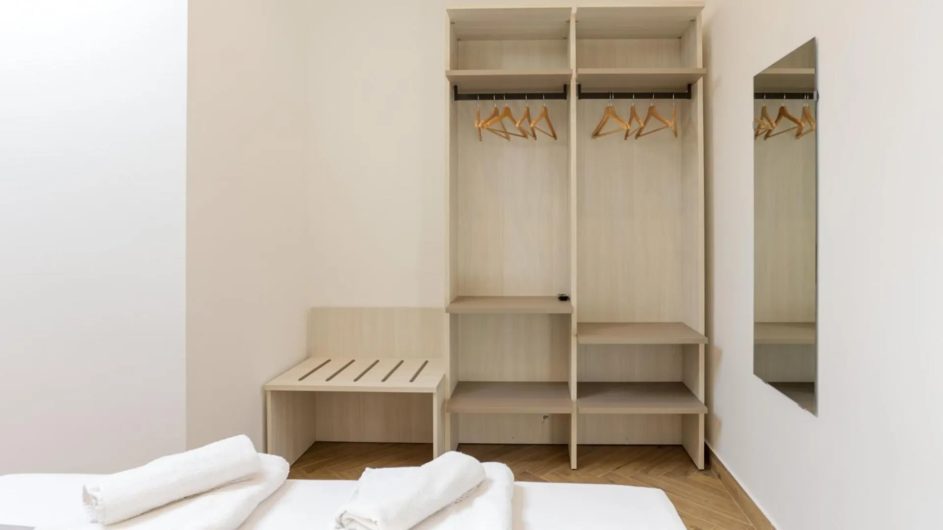 Pessina 90 Rooms Naples Apartment
