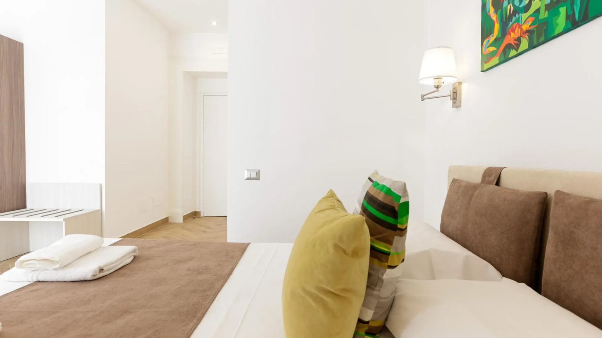 Pessina 90 Rooms Naples Italy