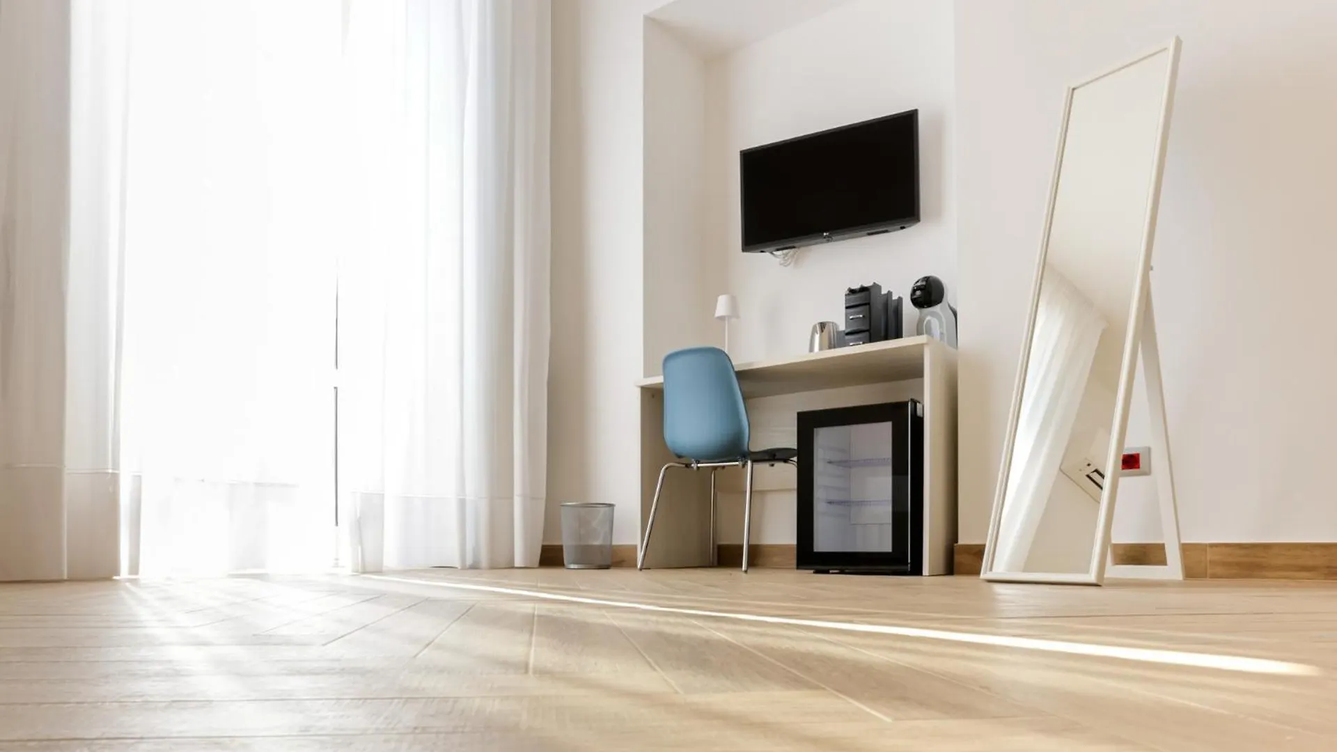 Pessina 90 Rooms Naples 0*,