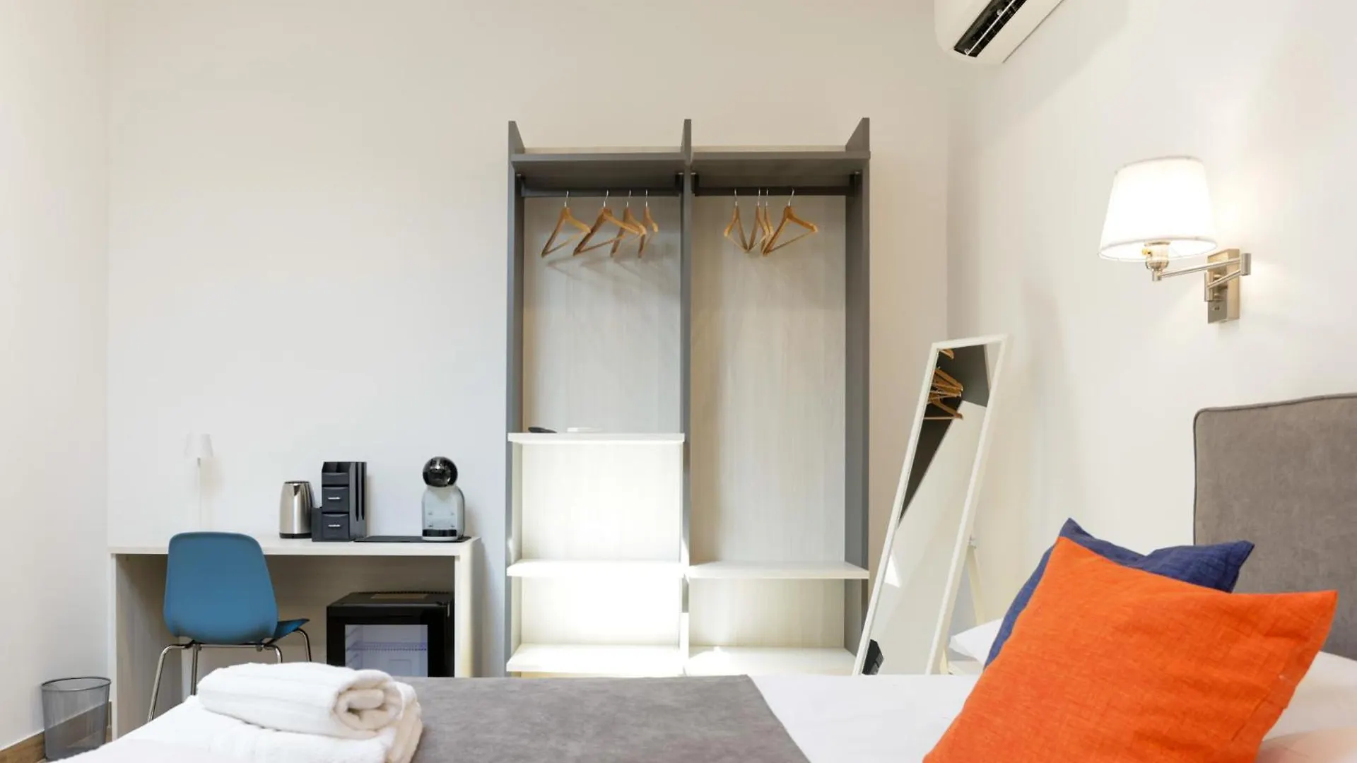 Pessina 90 Rooms Naples