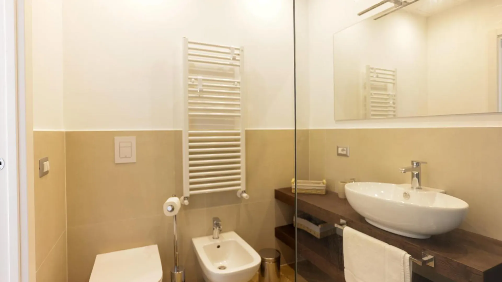Pessina 90 Rooms Naples Italy