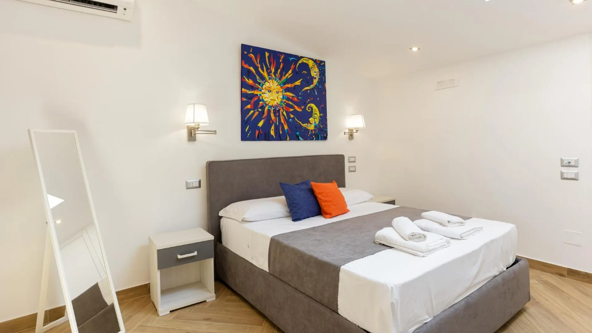 Pessina 90 Rooms Naples Apartment