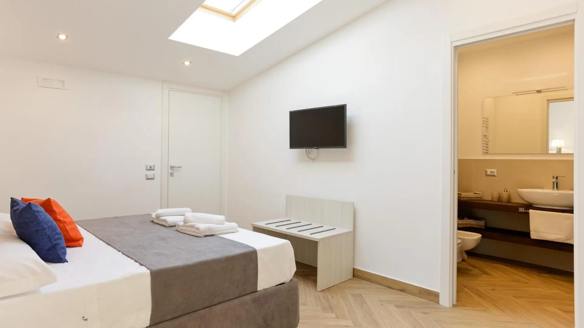 Pessina 90 Rooms Naples Apartment