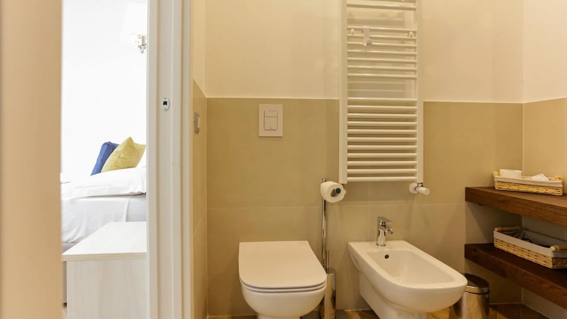 Pessina 90 Rooms Naples 0*,