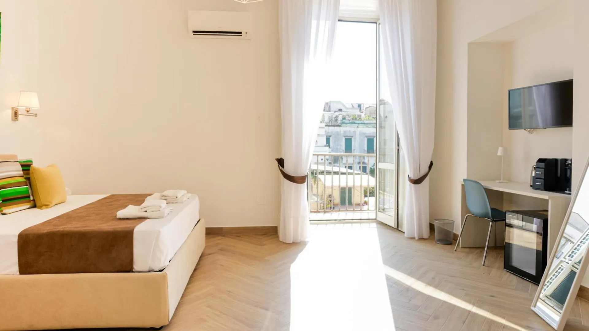 Pessina 90 Rooms Naples 0*,  Italy