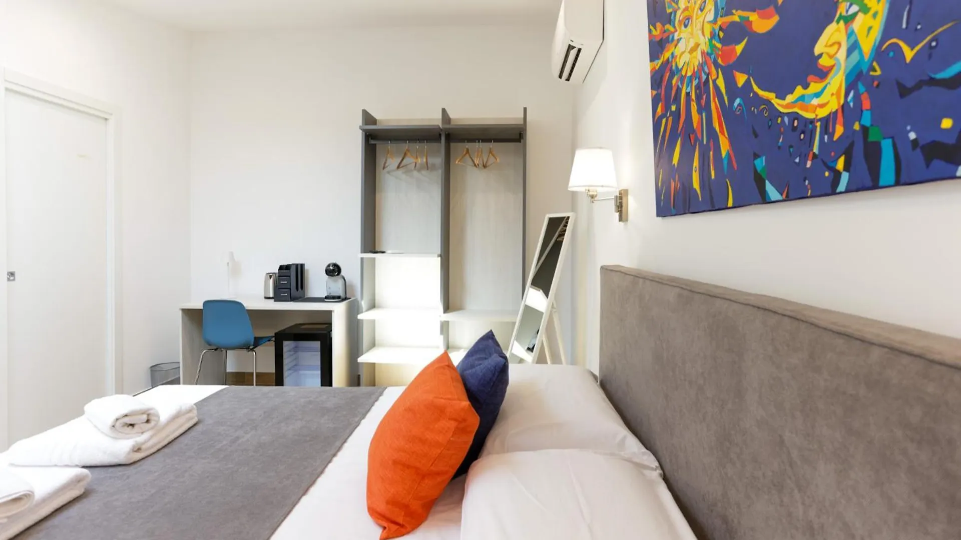Apartment Pessina 90 Rooms Naples Italy