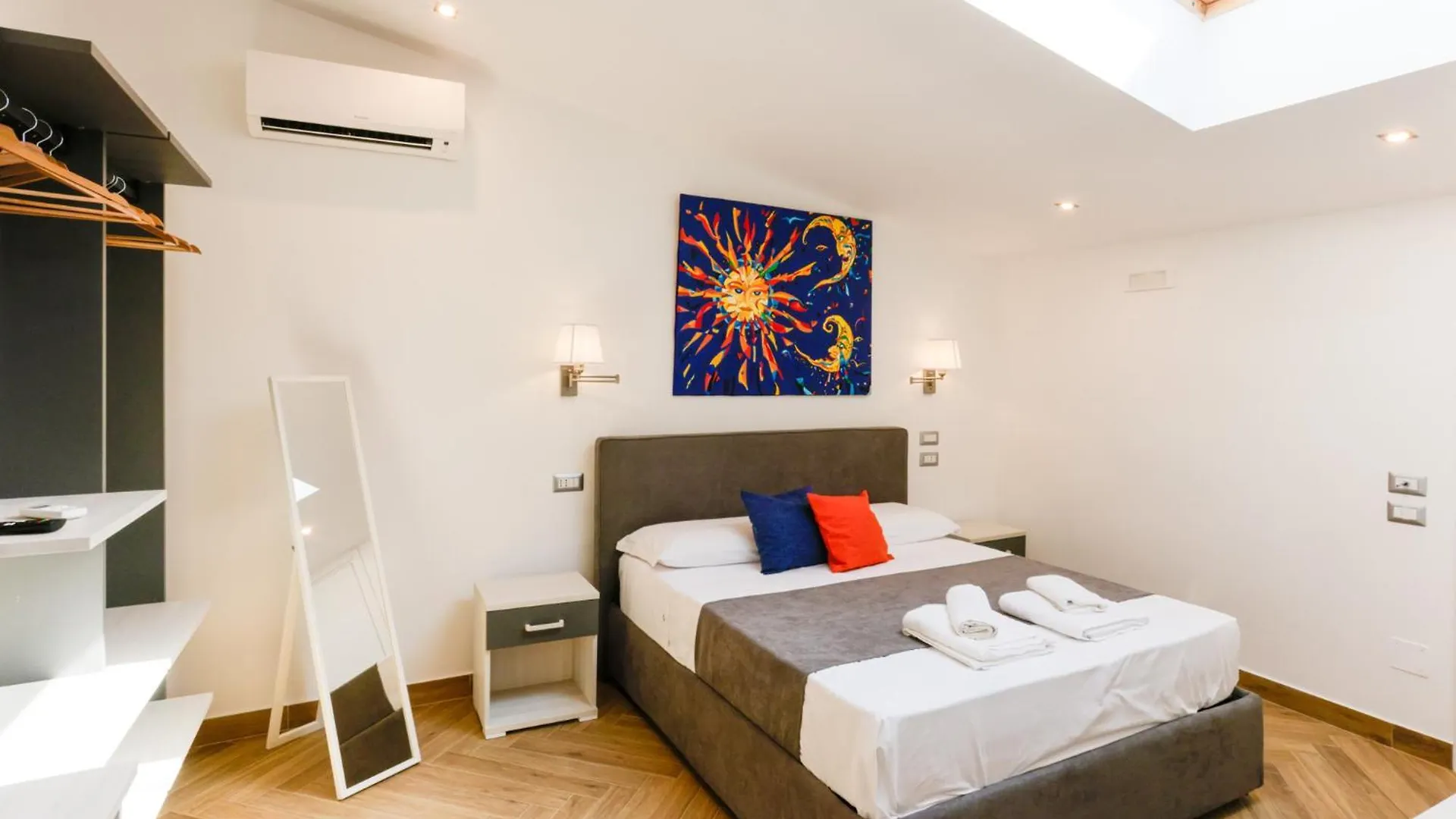 Pessina 90 Rooms Naples Italy